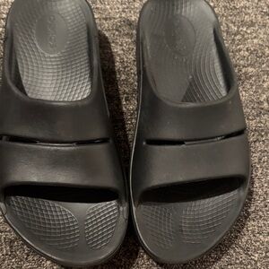 OOFOS Black Women's Slippers